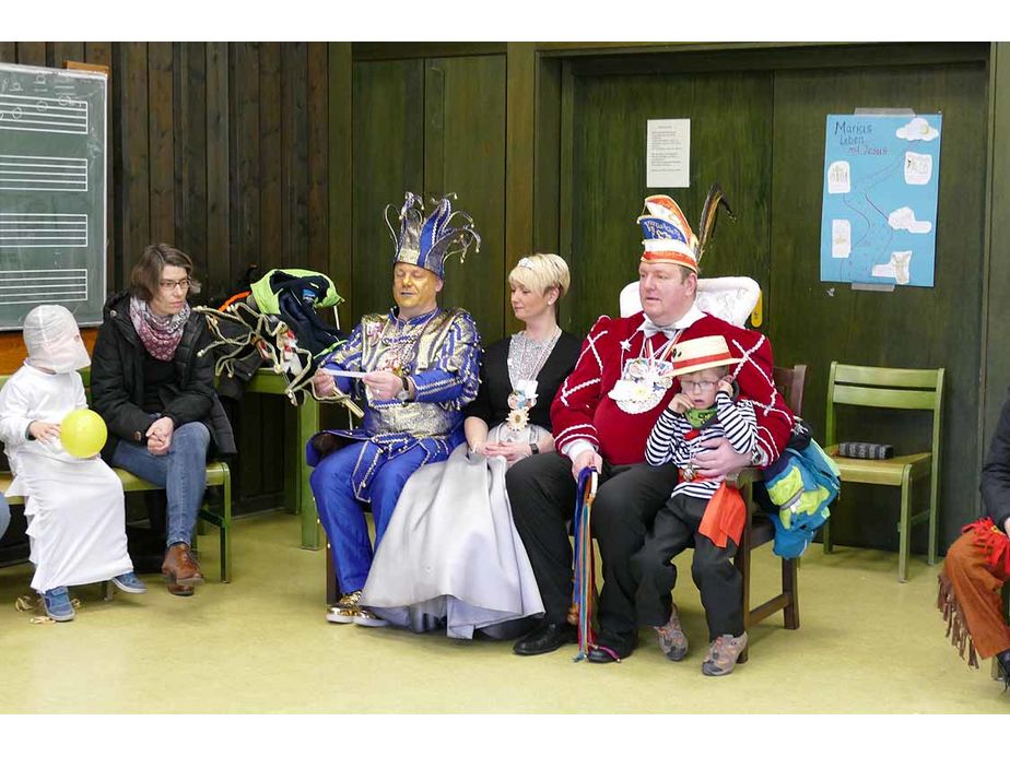 Naumburger Prinzenpaare mit Hofnarren besuchen den Kindergottesdienst (Foto: Karl-Franz Thiede)